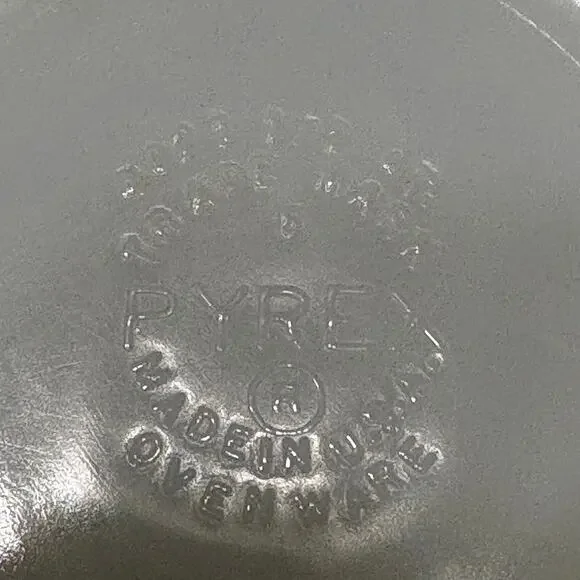 PYREX Amish Butterprint 402 Nesting Bowl | 1.5 qt - Picture 4 of 4